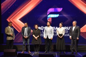 - Yarışma kapsamında "And Next Year When Spring" filmiyle yönetmen