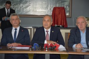 - "Öğretmenler her doğan gün atama sonuçlarını beklemektedir"