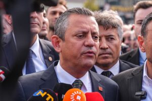 ​​​​​​​İSTANBUL (AA) – CHP Genel Başkanı Özgür Özel, "Esenyurtlularla birlikte