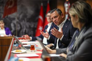 İSTANBUL (AA) – CHP Genel Başkanı Özgür Özel, "Teröre rağmen