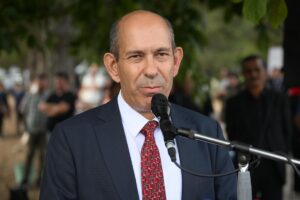 EDİRNE (AA) – Edirne kırmızısının elde edildiği bitki için hasat