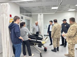 ERZURUM (AA) – Erzurum'un Horasan ilçesinde öğrenci servisi ile kamyonetin