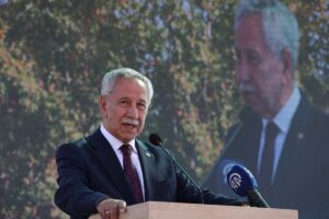 ANTALYA (AA) – Eski TBMM Başkanı Bülent Arınç, Antalya Belek