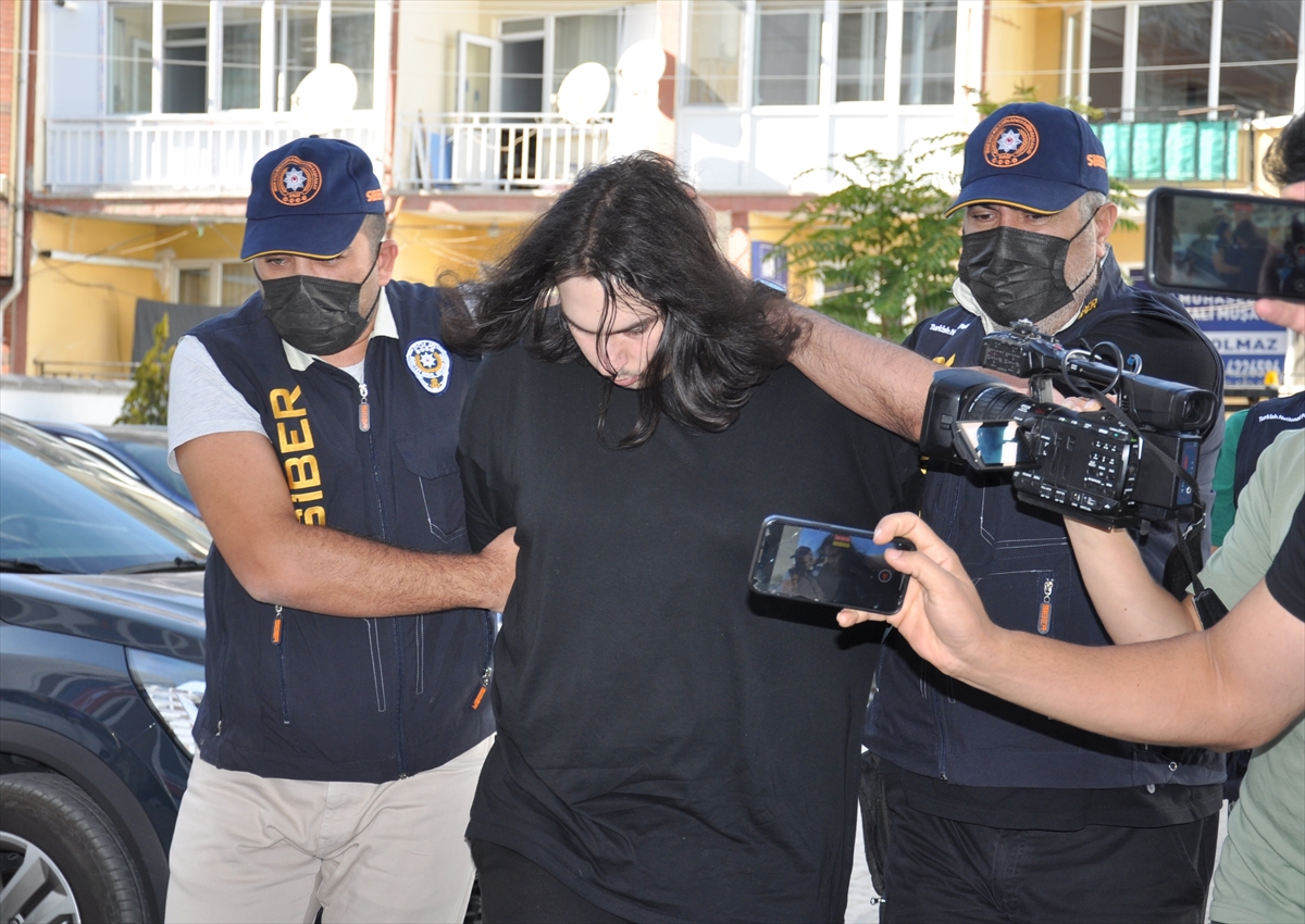 ESKİŞEHİR (AA) – Eskişehir'de bir çevrim içi sohbet platformunda "müstehcenlik"