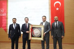 - "Amacımız, 81 vilayetimizdeki gençlerimizin her birine imkanları sonuna kadar