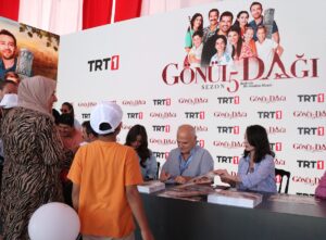 ADANA (AA) – TRT'nin sevilen dizilerinden "Gönül Dağı"nın oyuncuları, Adana'da