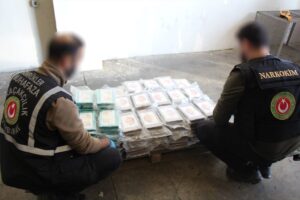 ANKARA (AA) – Ticaret Bakanlığı Gümrük Muhafaza ekipleri, uyuşturucu tacirlerine