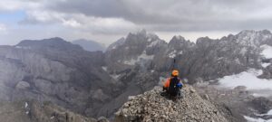 HAKKARİ (AA) – Hakkari'de bir grup dağcı, 3 bin 932