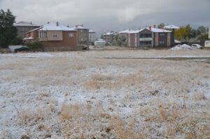 HAKKARİ (AA) – Hakkari'de, Yüksekova ilçesi ile kentin yüksek kesimlerinde
