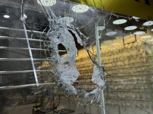 ISPARTA (AA) – Isparta'da maskeli iki kişinin iş yerindeki imitasyon