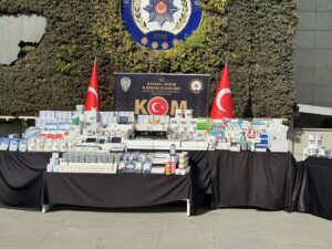 İSTANBUL (AA) – İstanbul'da kaçak malzemelerle tedavi uygulandığı tespit edilen