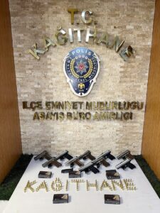 İSTANBUL (AA) – İstanbul'da iş yerinde 10 ruhsatsız tabanca ele