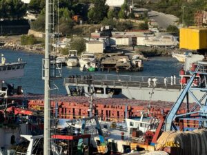 LEŞ (AA) – İtalya'nın, Arnavutluk'ta kurduğu iki göçmen merkezine 16