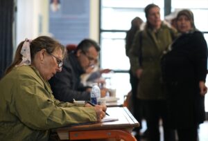 İZMİR (AA) – Bulgaristan erken genel seçimi için İzmir'de kurulan