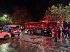 İZMİR (AA) – İzmir'in Bayraklı ilçesinde çok katlı binada çıkan