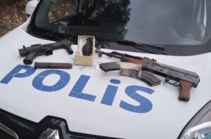 İZMİR (AA) – İzmir'in Buca ilçesinde ormanlık alana uzun namlulu