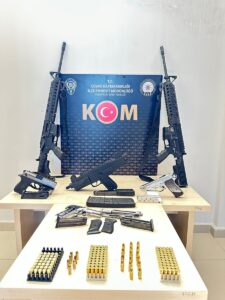 İZMİR (AA) – İzmir'de suç örgütü kurarak tefecilik, nitelikli yağma,