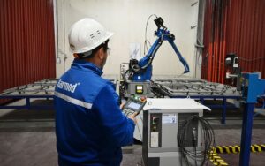 İSTANBUL (AA) – Karmod, güvenlik kabinlerinin üretiminde robot kullanımına başladı.