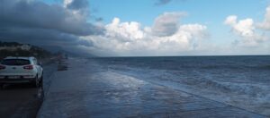 KASTAMONU (AA) – Kastamonu'nun Karadeniz sahilindeki ilçesi Cide'de oluşan dalgalar,