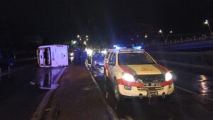 KAYSERİ (AA) – Kayseri'nin Melikgazi ilçesinde işçileri taşıyan midibüsün devrilmesi