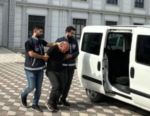 KOCAELİ (AA) – Kocaeli'nin Çayırova ilçesinde eşini silahla ağır yaralayan