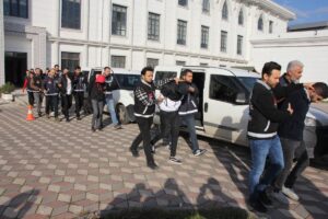 KOCAELİ (AA) – Kocaeli merkezli 3 ilde düzenlenen kargo dolandırıcılığı