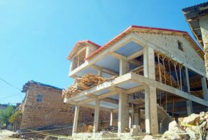 KONYA (AA) – Konya’nın Seydişehir ilçesinde çalıştığı inşaatın terasından düşen