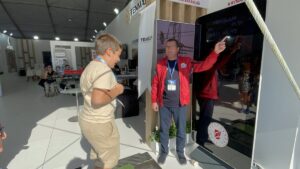 ADANA (AA) – TEKNOFEST Adana'ya katılan küçükler, koşarak elektrik üretmeyi