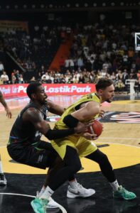 - Mersinspor: 67 - Aliağa Petkimspor: 57