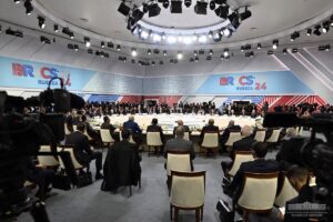 KAZAN (AA) – Özbekistan Cumhurbaşkanı Şevket Mirziyoyev, İsrail-Filistin sorununun tek