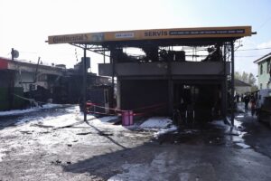 SAKARYA (AA) – Sakarya'nın Serdivan ilçesinde kauçuk fabrikasında çıkarak 5