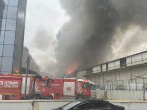 İSTANBUL (AA) – İstanbul Sancaktepe'de bir iş yerinde çıkan yangın