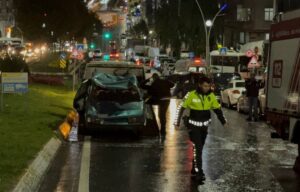 - Otomobilde sıkışarak yaralanan sürücü itfaiye ekiplerince kurtarıldı 