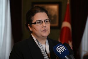 - "Görüşmelerimizin ana temasında İngiltere'de yaşayan gerek Türkiye Cumhuriyeti vatandaşlarımızın
