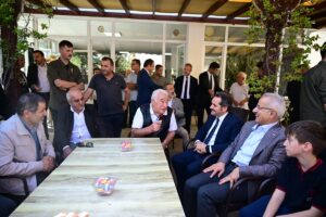 - Çekmeköy programı kapsamında ilçedeki esnafla bir araya gelen Uraloğlu,