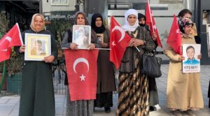 VAN (AA) – Van'da çocukları dağa kaçırılan aileler, DEM Parti