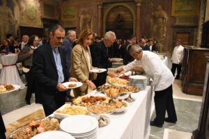 VATİKAN (AA) – Vatikan Devletlerle İlişkiler Sekreteri (Dışişleri Bakanı) Monsenyör