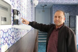 YALOVA (AA) – Yalova'nın Çiftlikköy ilçesindeki camiden yangın söndürme tüpünün