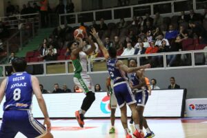 - Yalovaspor Basketbol: 65 - TOFAŞ: 77