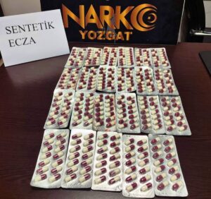 YOZGAT (AA) – Yozgat’ta uyuşturucu operasyonunda 322 sentetik hap ele