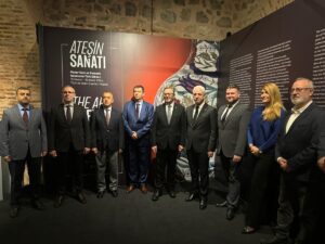 - Ziyaretçileri Roma döneminden Rönesans'a, oradan 19. yüzyıla kadar cam