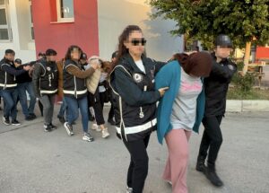 - Polis, helikopter ve zırhlı araçlarla adliye güzergahında güvenlik önlemi