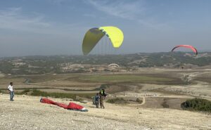 ADANA (AA) – Adana'da düzenlenen 13. Kostümlü Yamaç Paraşütü Festivali