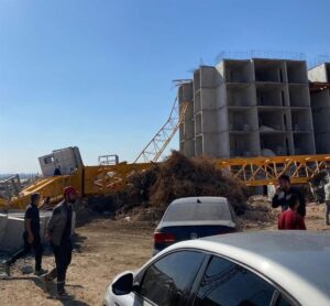 ADANA (AA) – Adana'da inşaat çalışmaları sırasında devrilen kule vincin