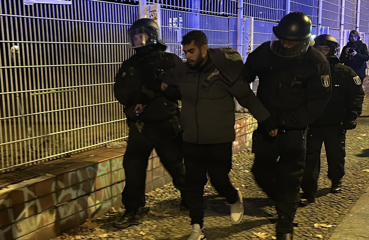 BERLİN (AA) – Almanya'nın başkenti Berlin'de düzenlenen Filistin'e destek gösterisinde