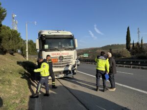 KOCAELİ (AA) – Anadolu Otoyolu'nun Kocaeli kesiminde tanker ile cipin