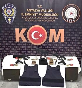 ANTALYA (AA) – Antalya'da esnafı tehdit edip para talep eden