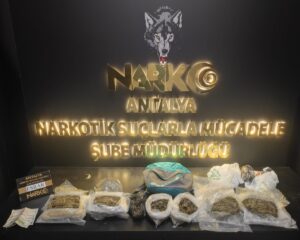 ANTALYA (AA) – Antalya'da uyuşturucu ticareti yapıldığı belirlenen adreslere düzenlenen