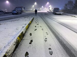 KARS (AA) – Kars ve Ardahan’da etkili olan kar yağışı