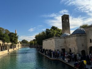 ŞANLIURFA (AA) – Türkiye'nin önemli turizm merkezlerinden Şanlıurfa'daki tarihi Balıklıgöl